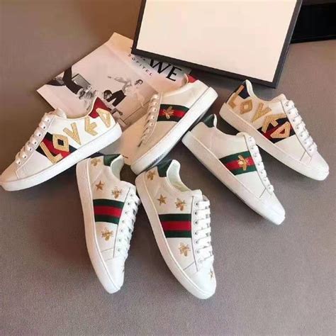 sepatu gucci putih.